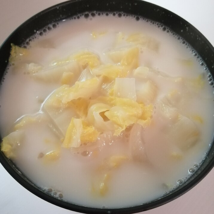 体もポカポカ♪白菜のミルク味噌スープ
